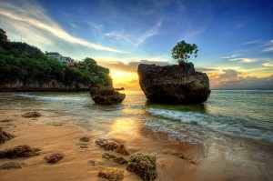pantai-padang-padang-300x199
